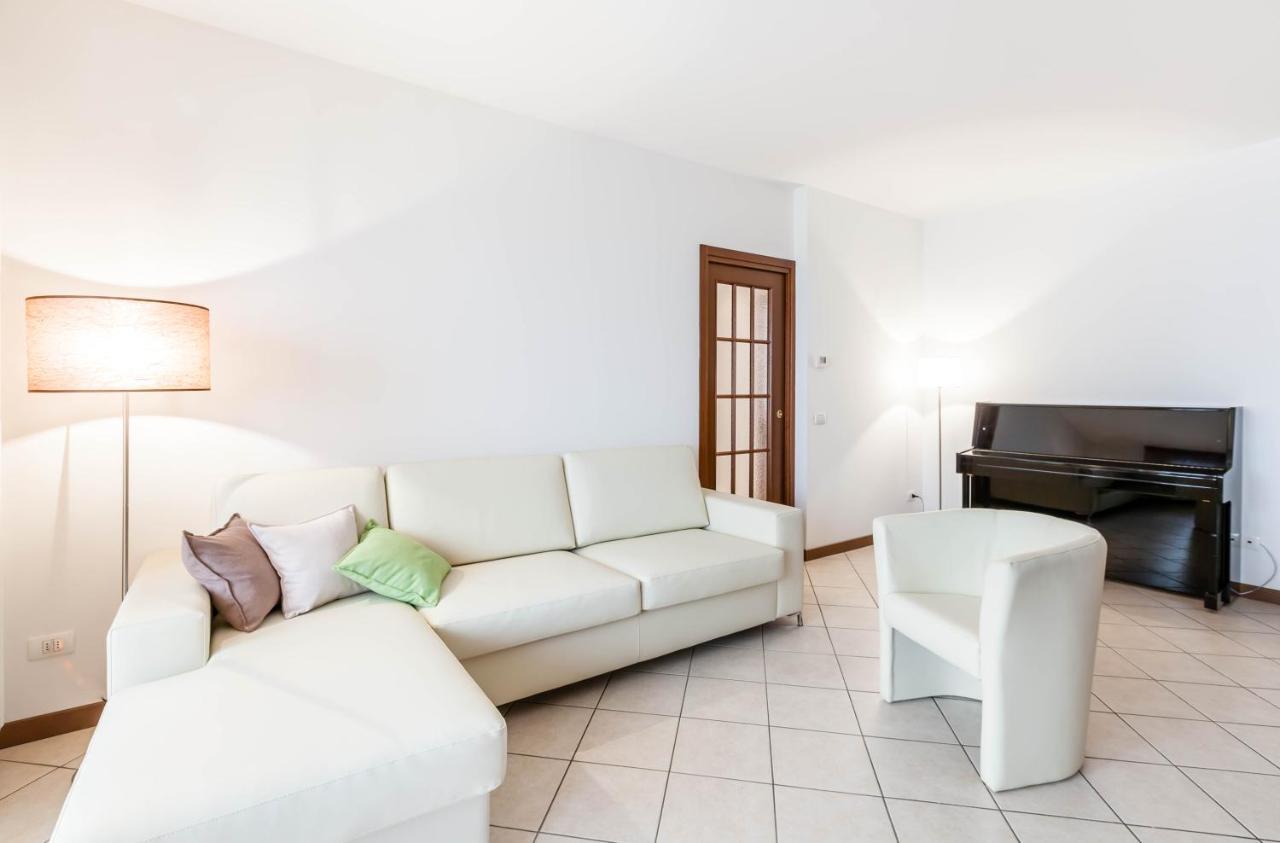 Ferienwohnung Attico Ai Cedri Verona Zimmer foto