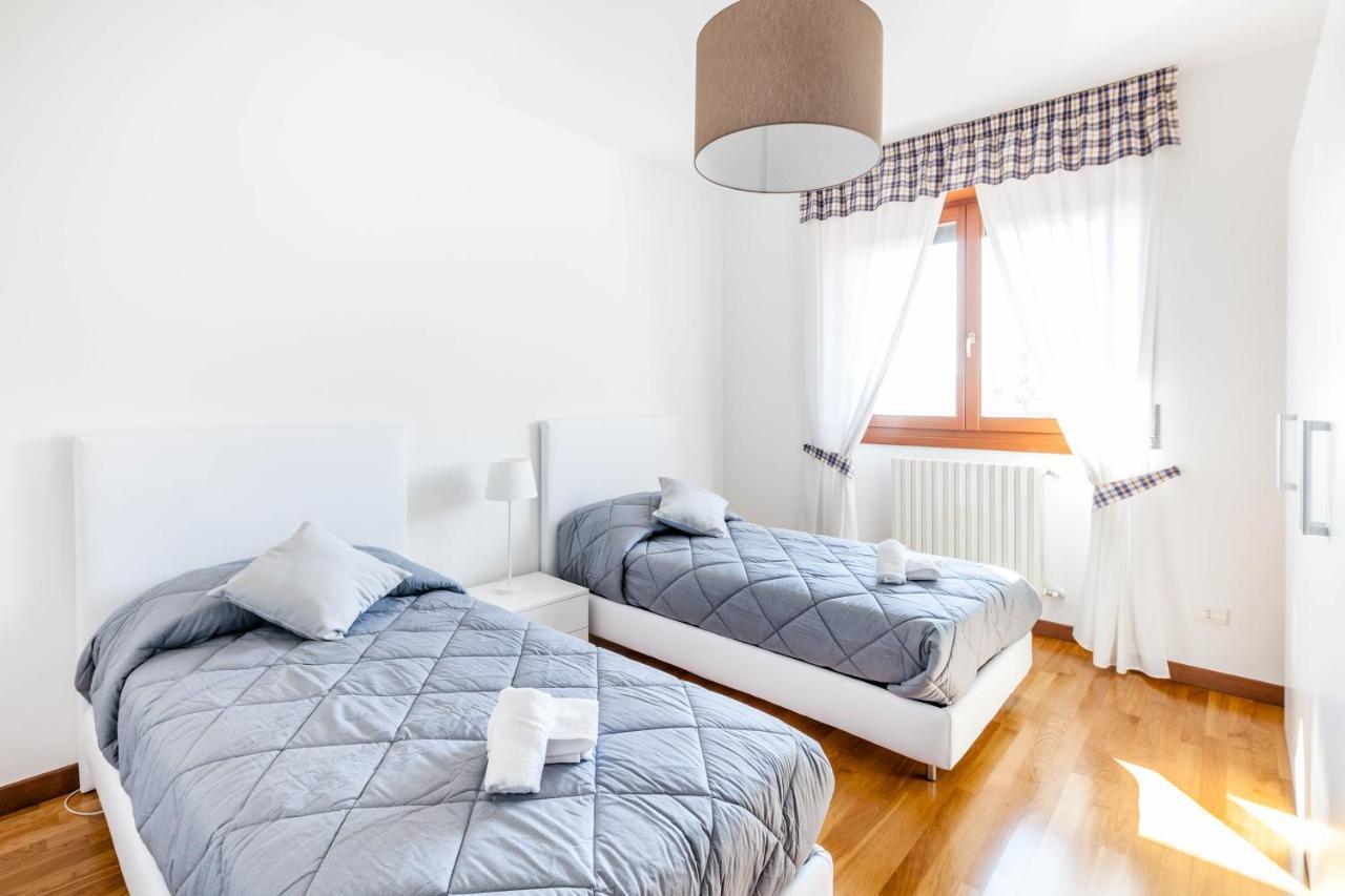 Ferienwohnung Attico Ai Cedri Verona Zimmer foto